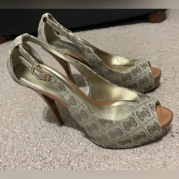 GUESS Beige and brown GG high heels size 8M - Picture 12 of 12